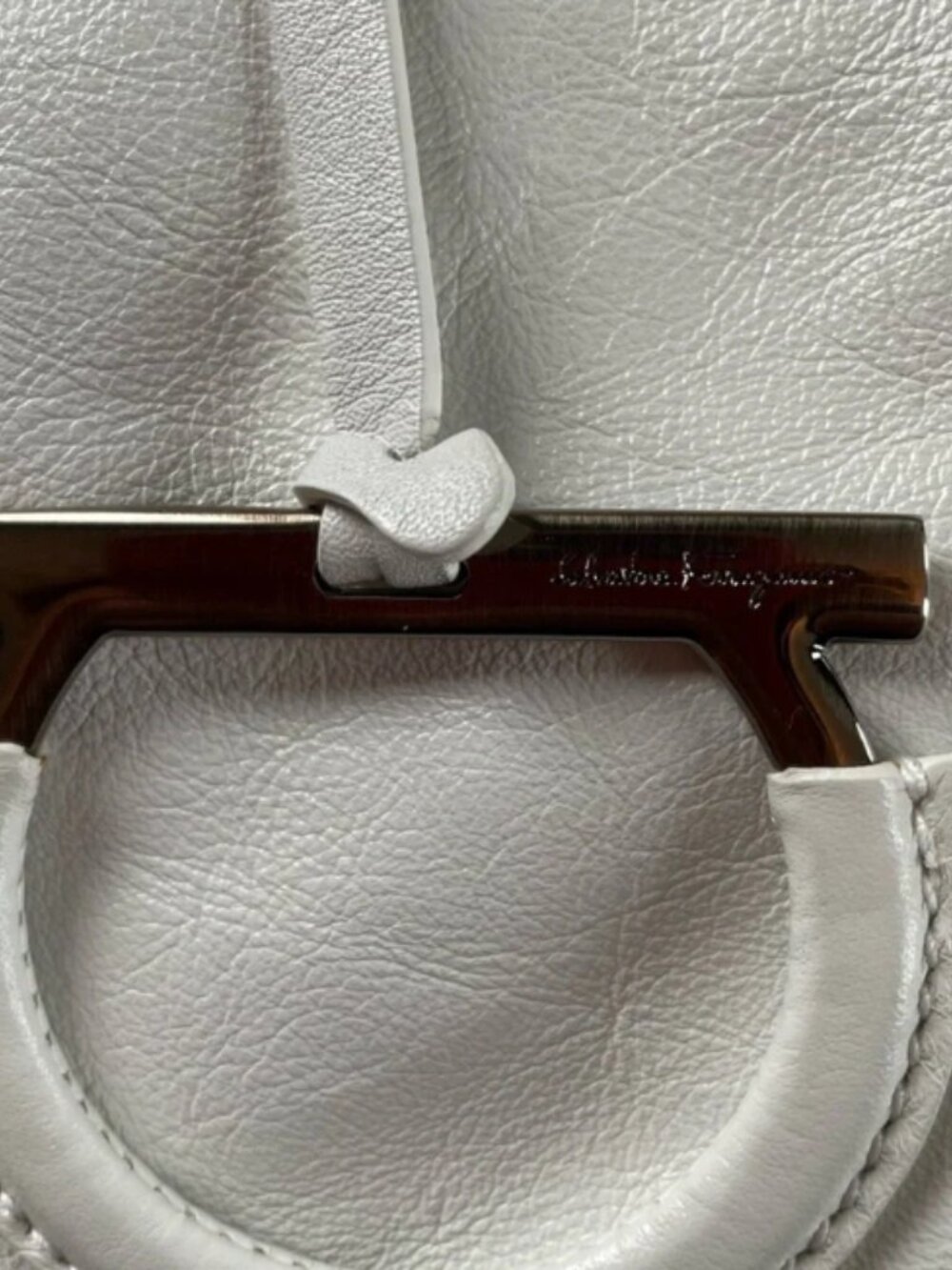 Salvatore Ferragamo Italian white leather shoulder bag - Picture 7 of 7